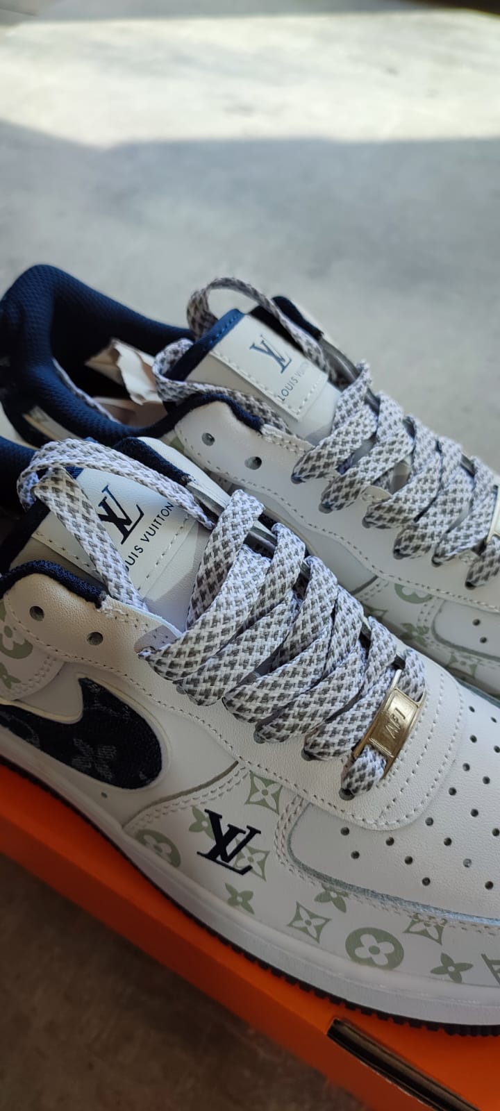 Nike Air Force 1 Low x Louis Vuitton "Monogram Denim White" (foto 2)