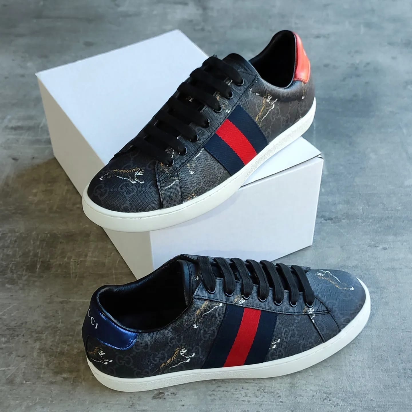Gucci Ace "GG Supreme Tigers" (Black / Grey)