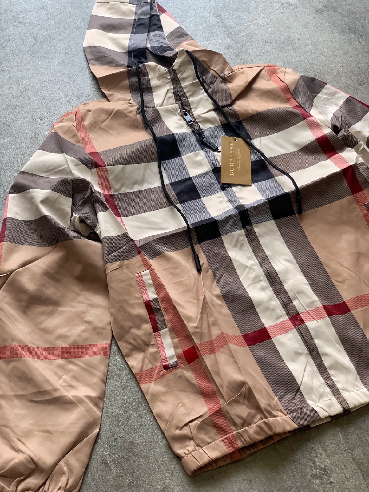 Campera Rompevientos Burberry Graphic Check (foto 3)