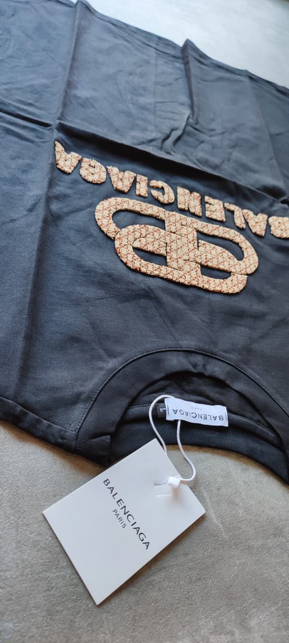 Remera Balenciaga BB Logo Strass Dorados – Black Edition (foto 3)