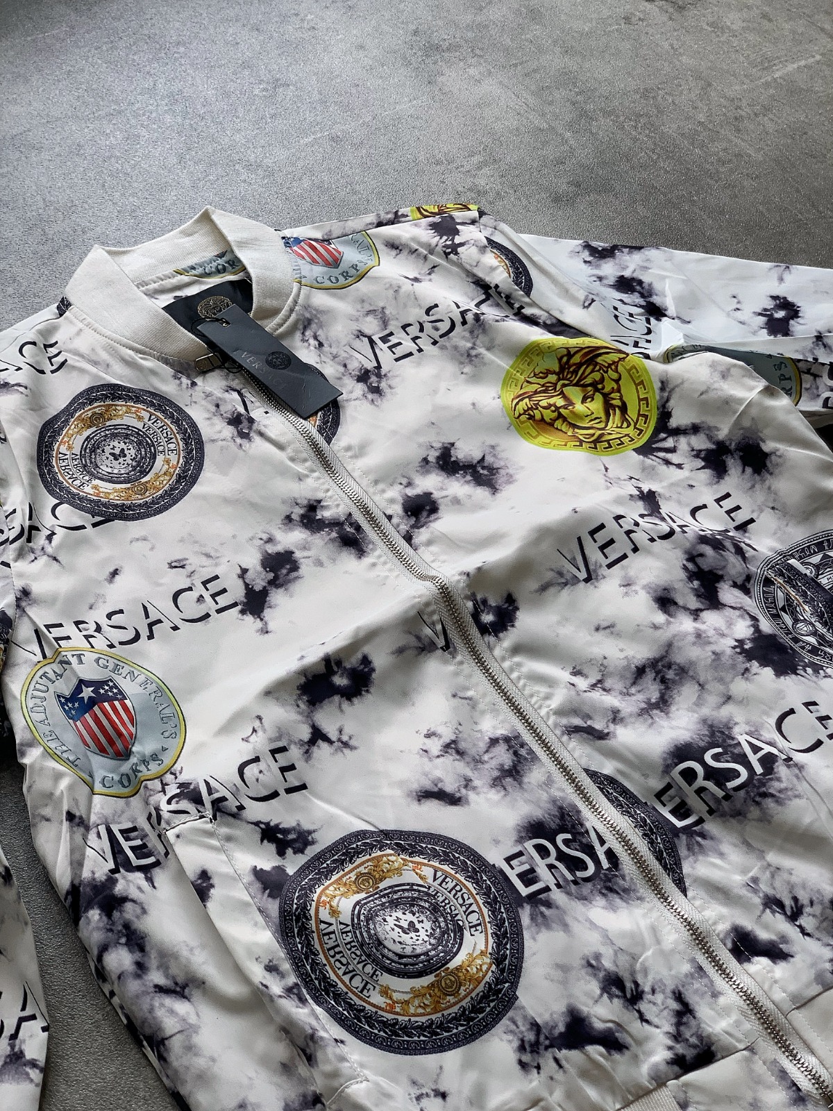 Campera Rompevientos Versace "Medusa & Crests" Tie-Dye Edition (foto 2)