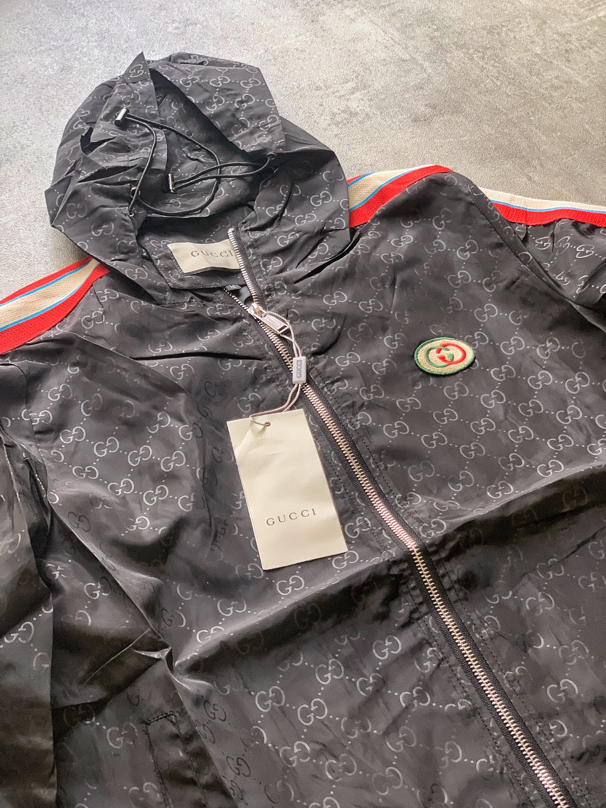 Campera Rompevientos Gucci "GG Monogram & Web Stripes" Black Edition (foto 2)
