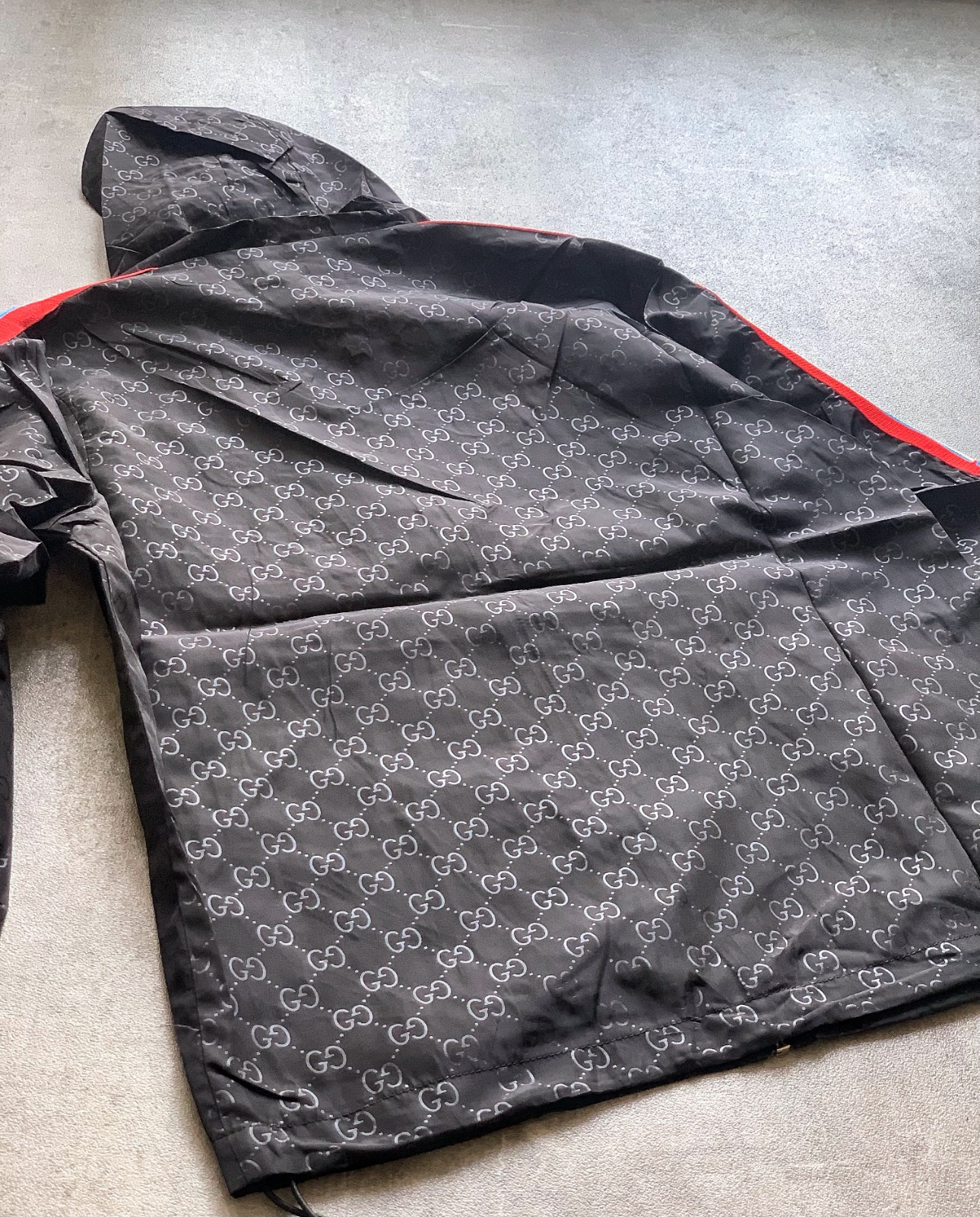 Campera Rompevientos Gucci "GG Monogram & Web Stripes" Black Edition (foto 3)