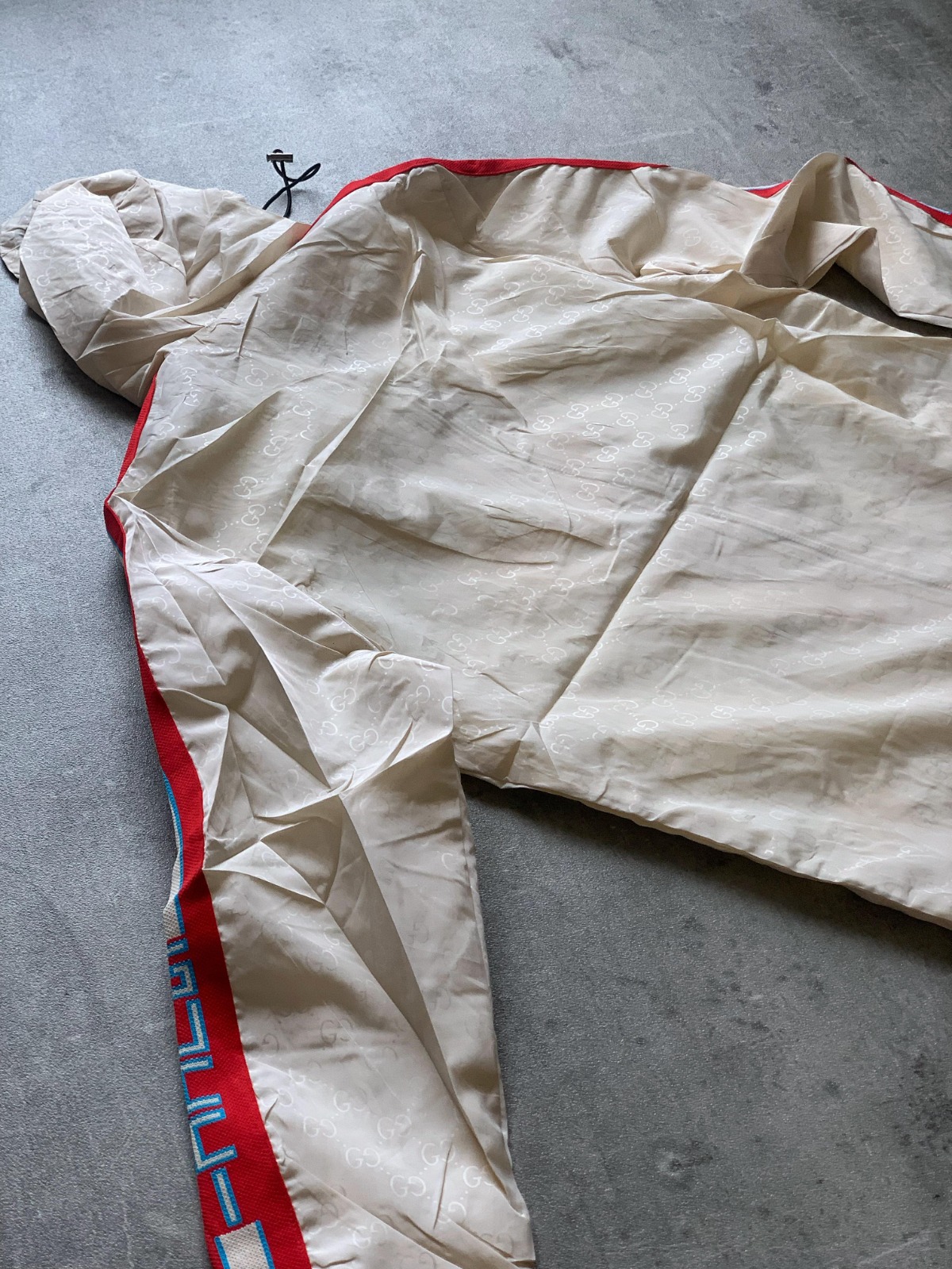 Campera Rompevientos Gucci "GG Monogram & Web Stripes" Cream Edition (foto 3)