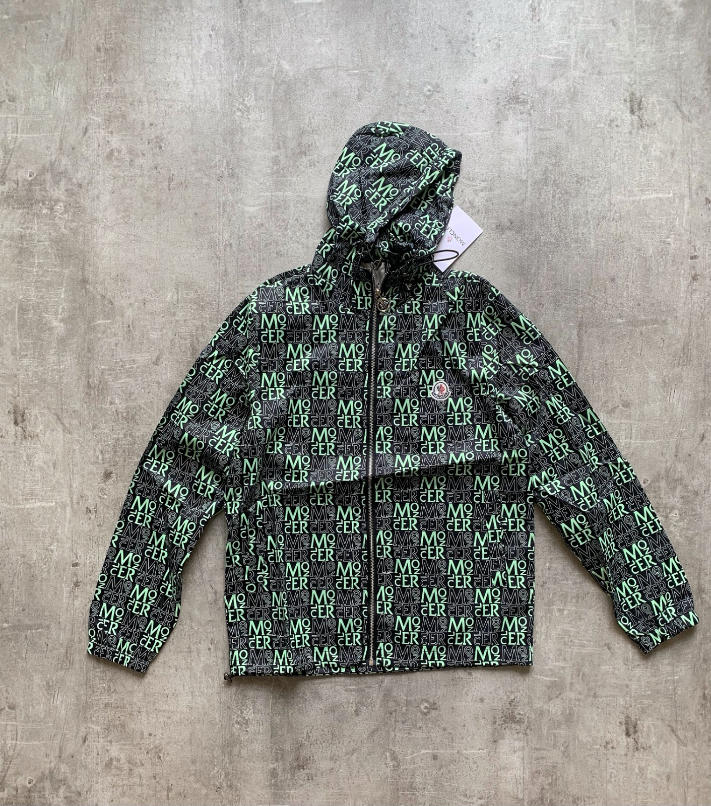 Campera Rompevientos Moncler "All-Over Neon Logo" Monogram