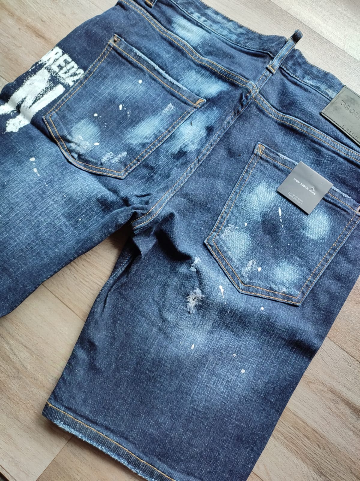 Bermuda de Jean Dsquared2 Icon Denim con Roturas (foto 2)