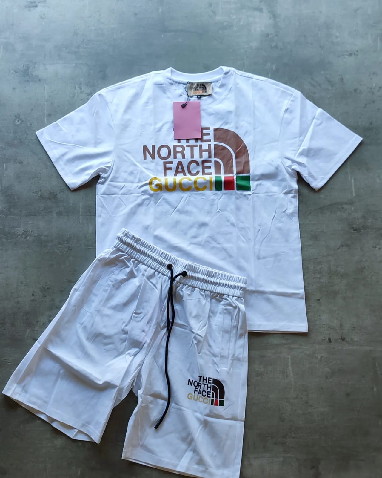 Conjunto Urbano de Remera y Short Gucci x The North Face