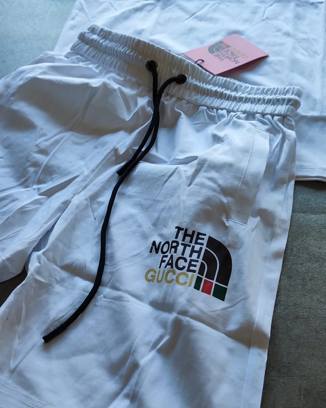 Conjunto Urbano de Remera y Short Gucci x The North Face (foto 2)