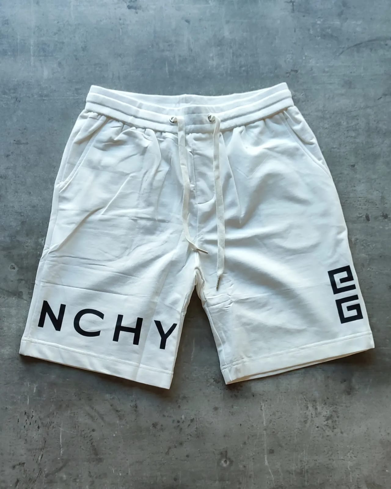 Bermuda Givenchy Blanco Logotipo