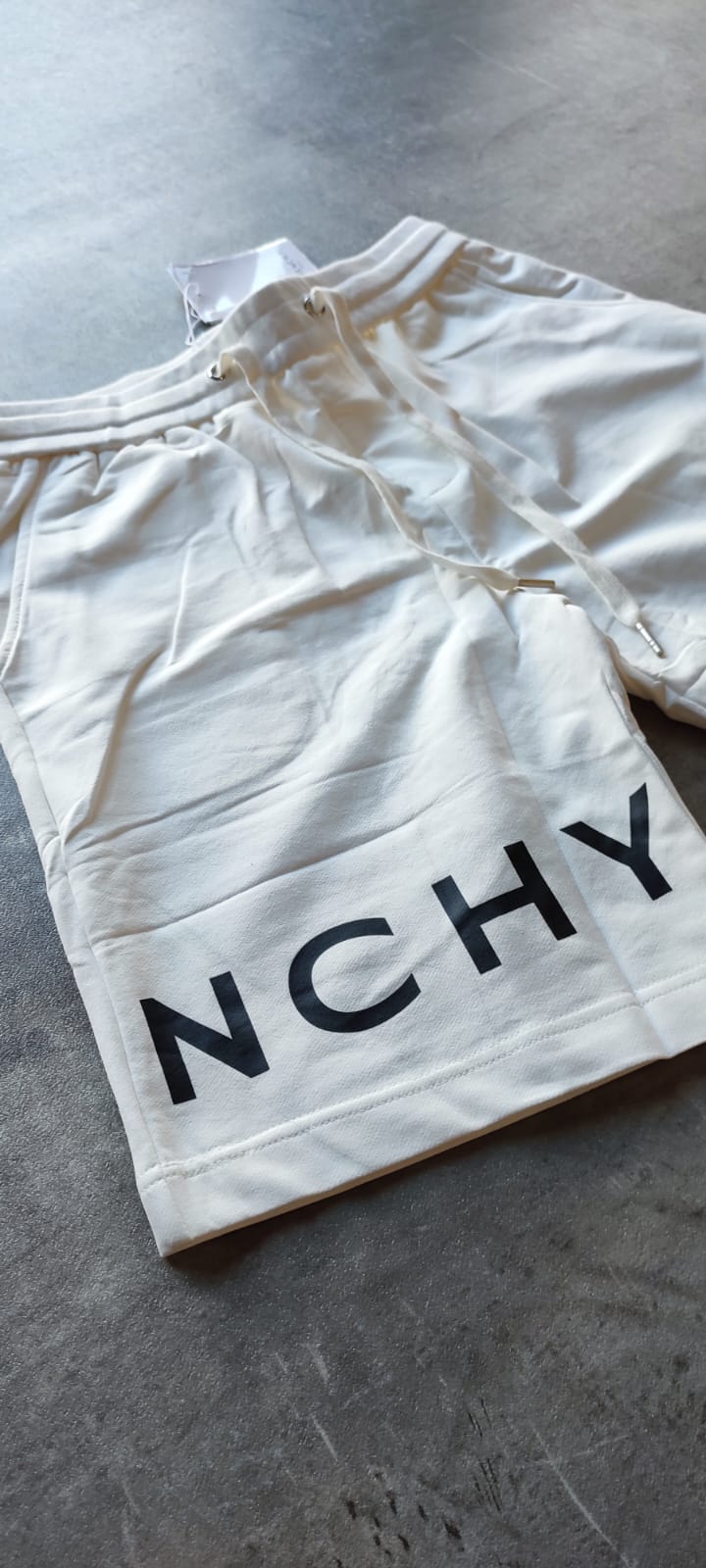 Bermuda Givenchy Blanco Logotipo (foto 3)