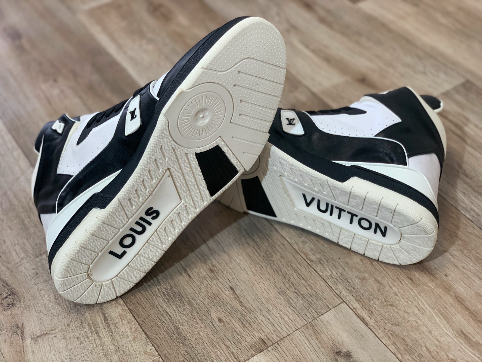 Louis Vuitton LV Trainer High-Top "Black White"