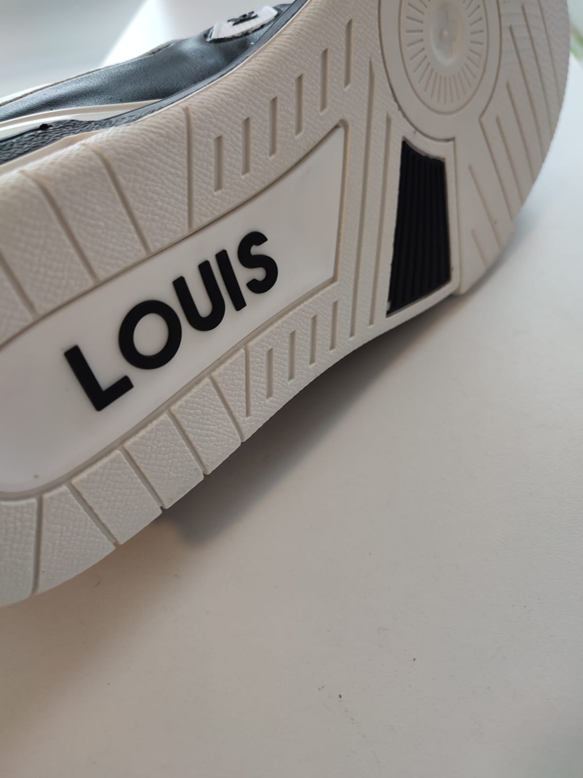 Louis Vuitton LV Trainer High-Top "Black White" (foto 6)
