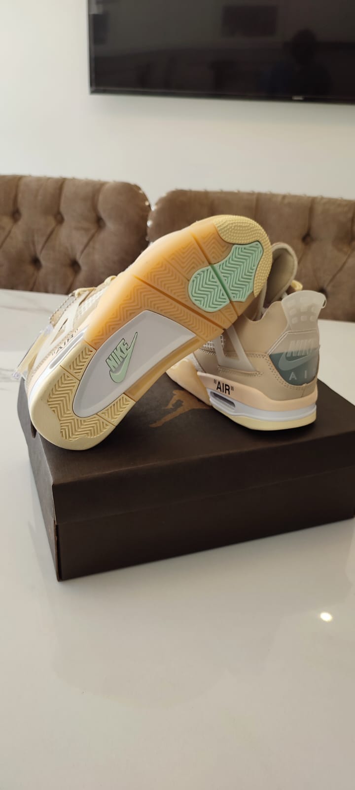 Off-White x Air Jordan 4 Retro WMNS "Sail" (foto 3)