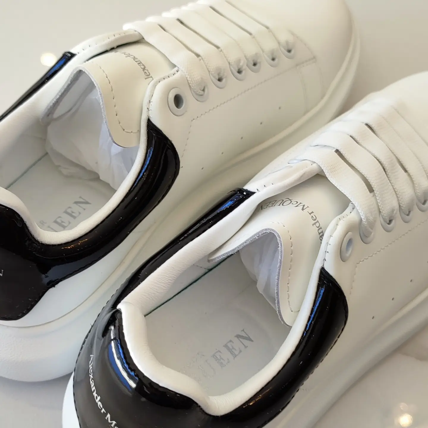 Alexander McQueen Oversized White Black (foto 2)
