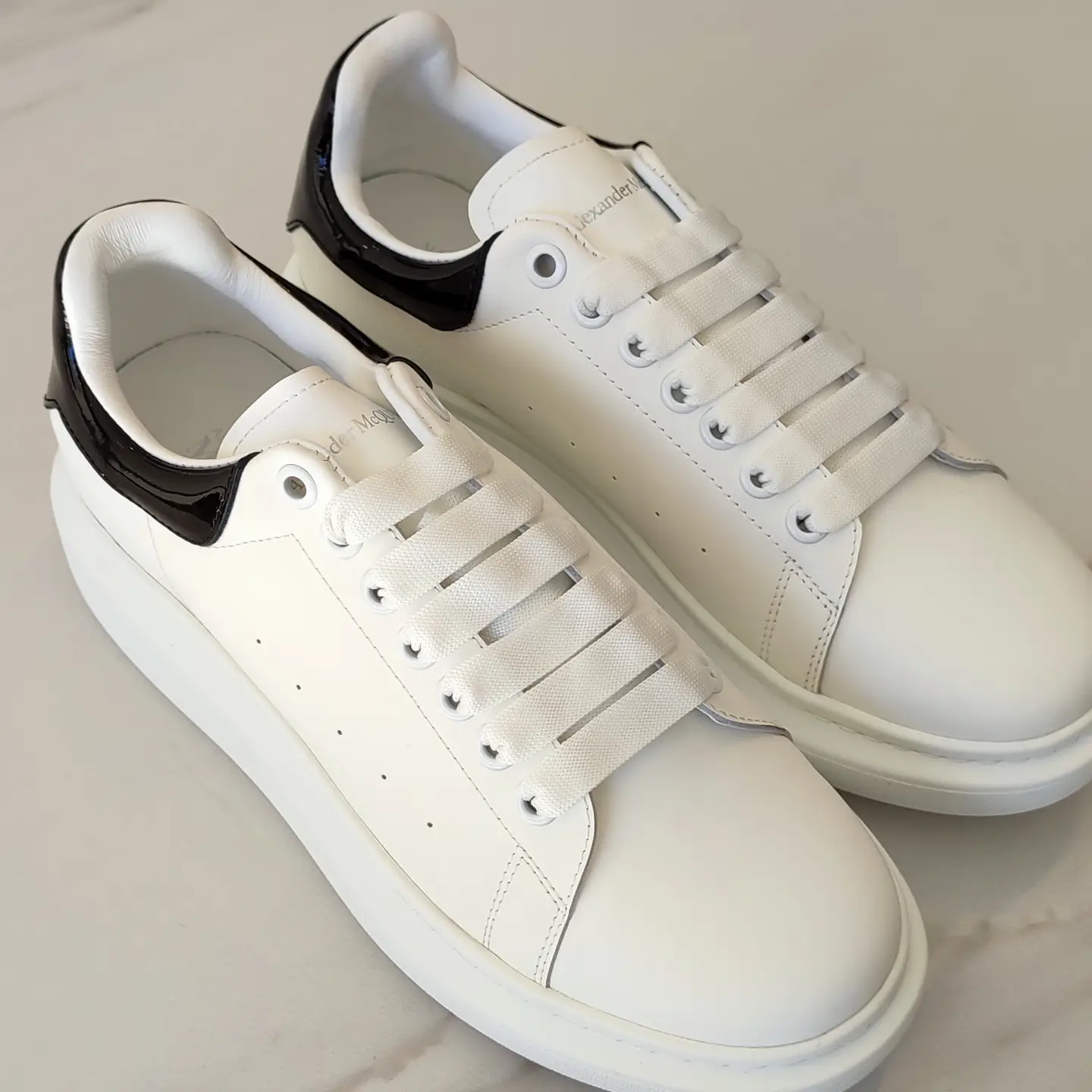 Alexander McQueen Oversized White Black (foto 3)