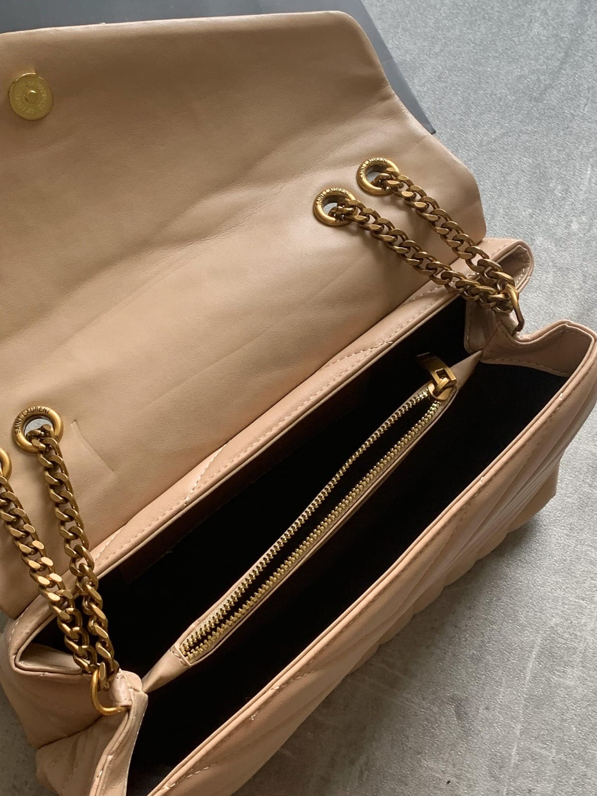 Bolso de Hombro Acolchado "Lou" – Beige Nude (foto 2)