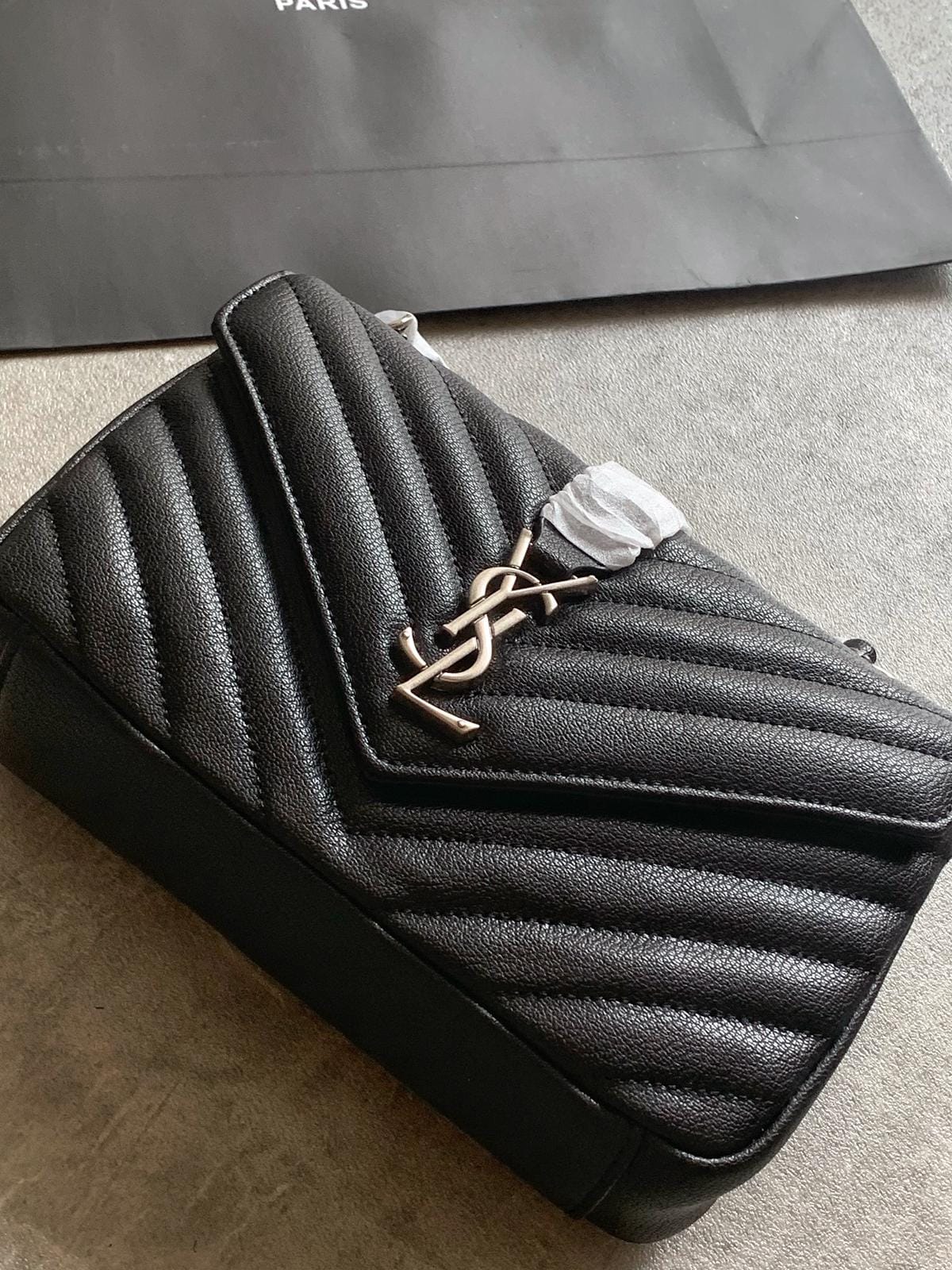 Bolso de Mano y Hombro "College Noir" – Negro con Plata
