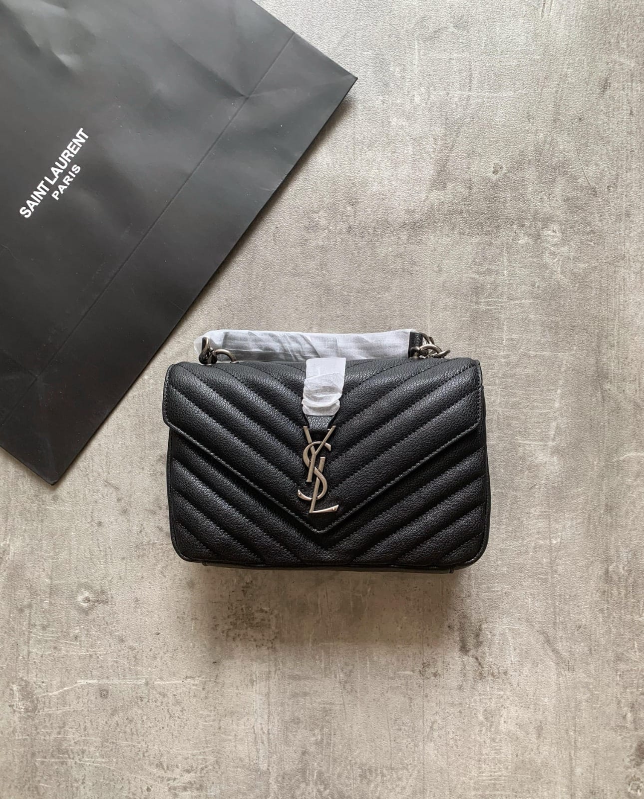 Bolso de Mano y Hombro "College Noir" – Negro con Plata (foto 4)
