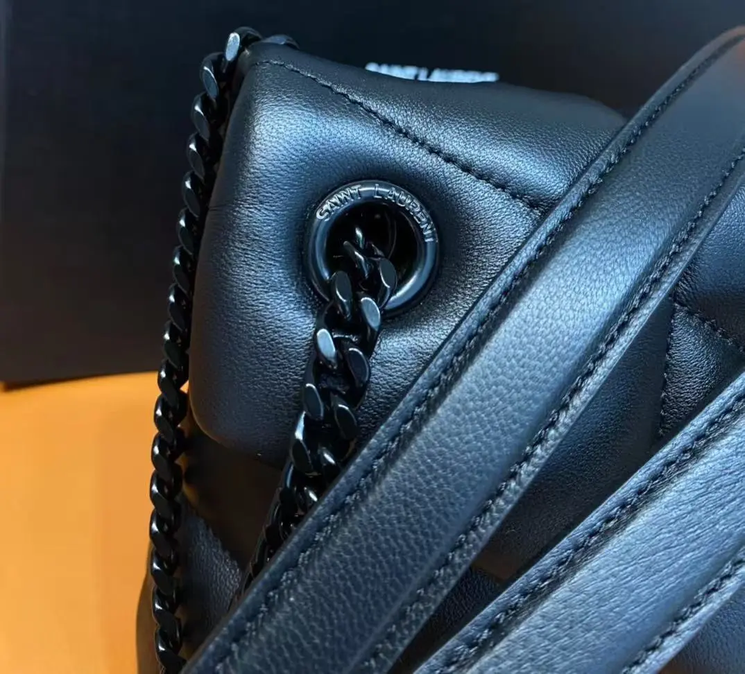 Bolso de Hombro "Lou Puffer" – Total Black (foto 4)