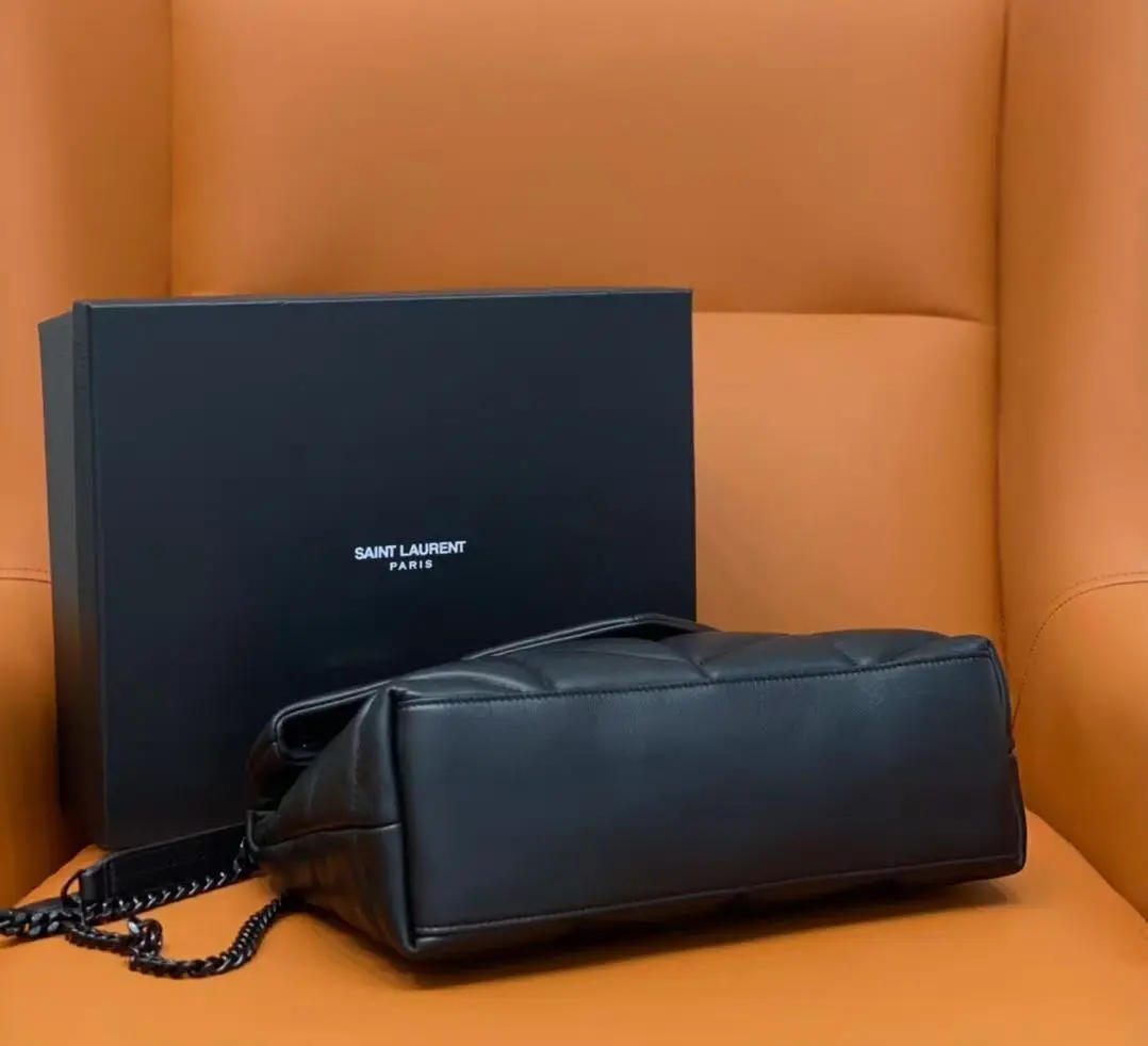 Bolso de Hombro "Lou Puffer" – Total Black (foto 6)