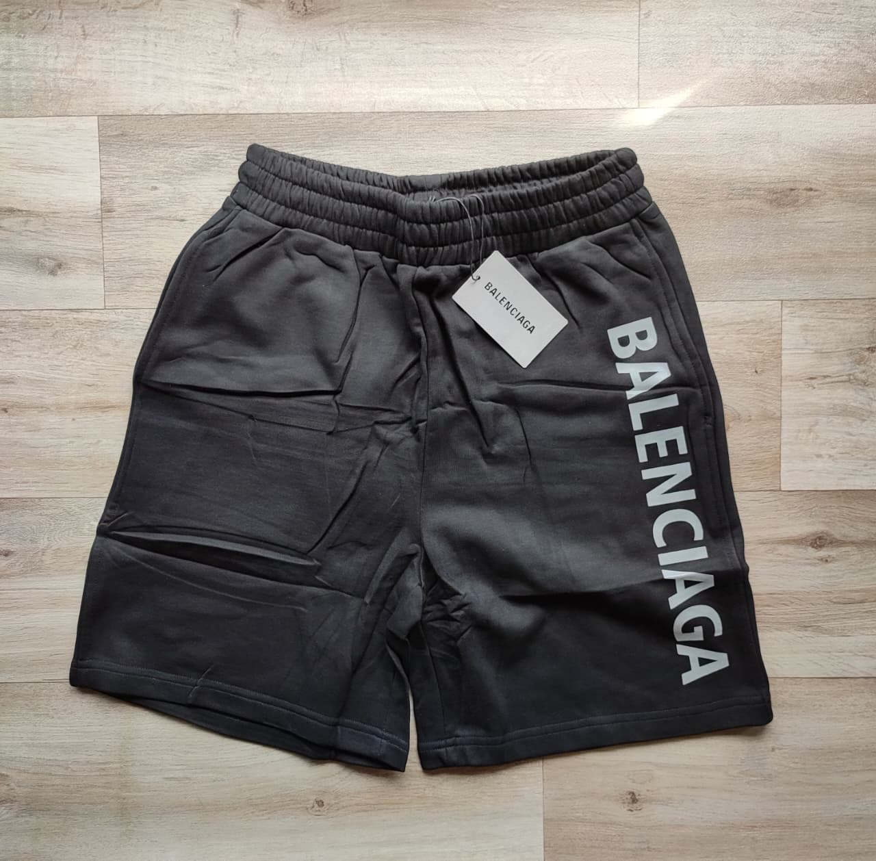 Bermuda Balenciaga Vertical Logo