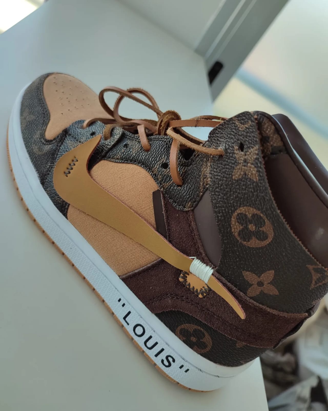 Zapatillas Jordan 1 Retro High x Off-White LV (foto 2)