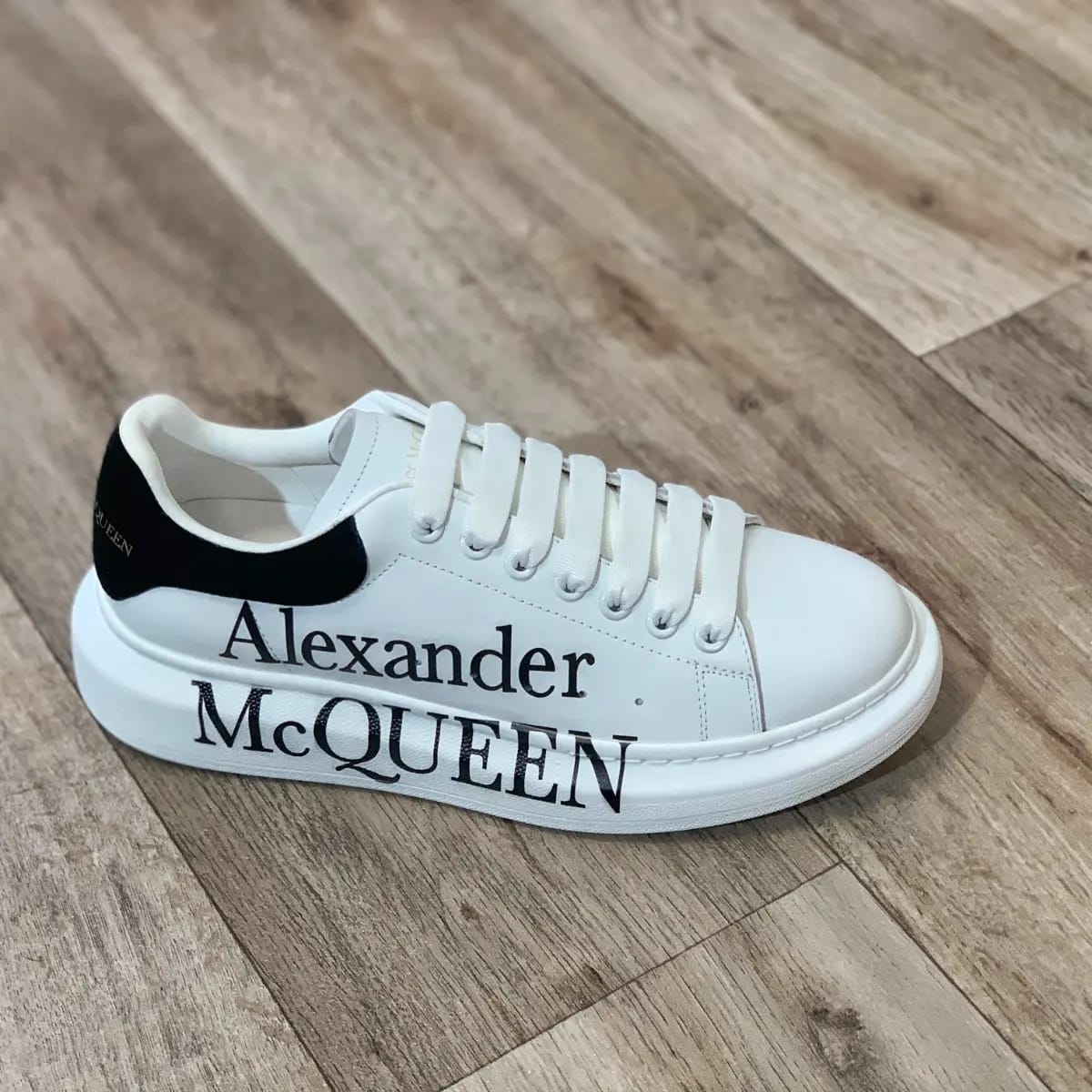 Zapatillas Alexander McQueen Oversized Logo (foto 2)