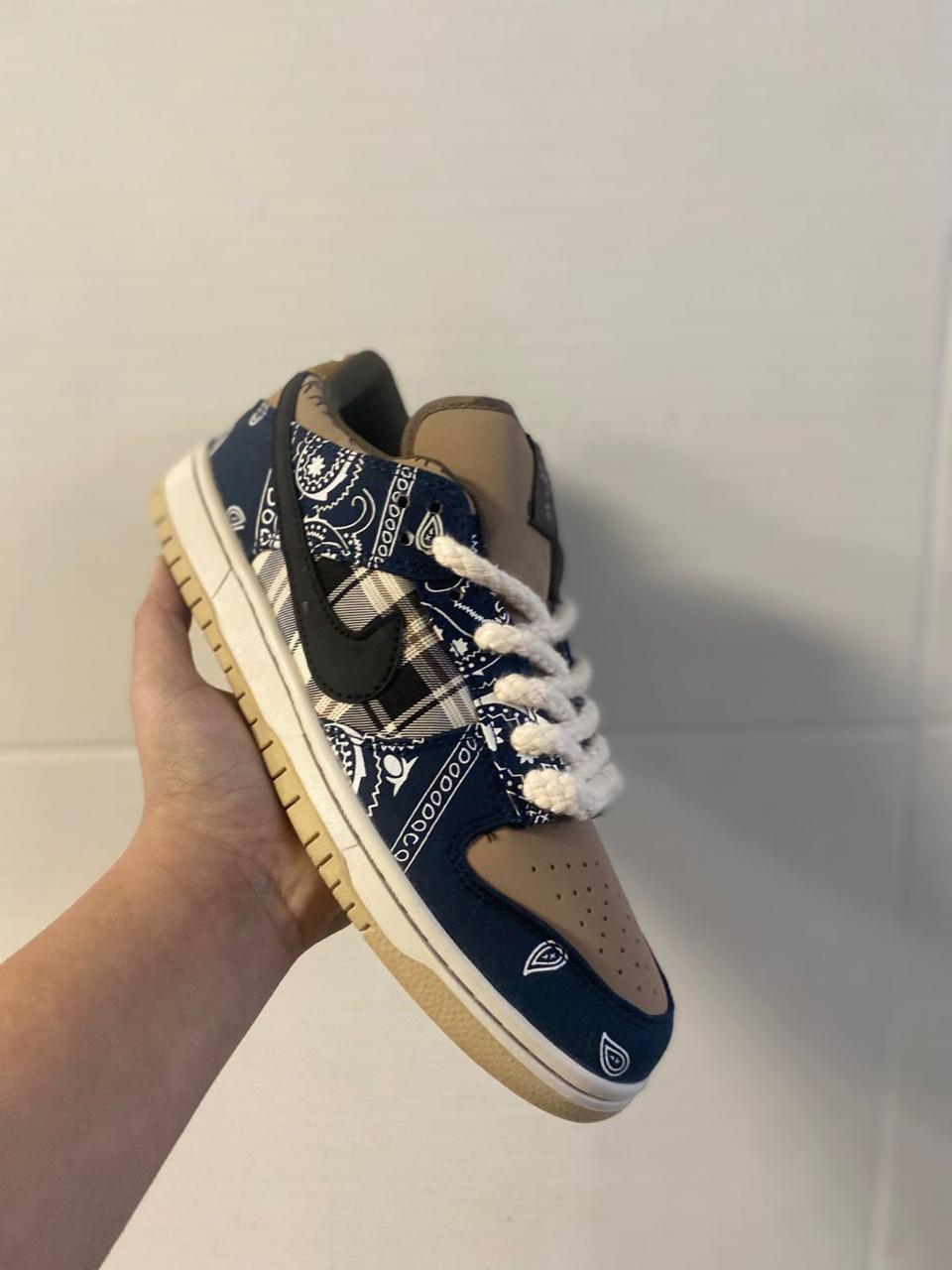 Nike SB Dunk Low "Travis Scott"