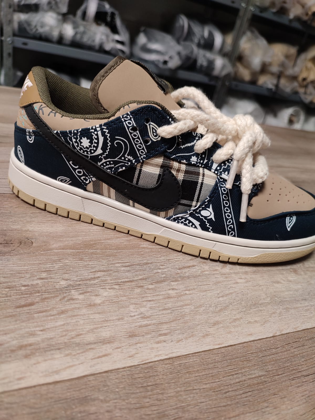 Nike SB Dunk Low "Travis Scott" (foto 4)