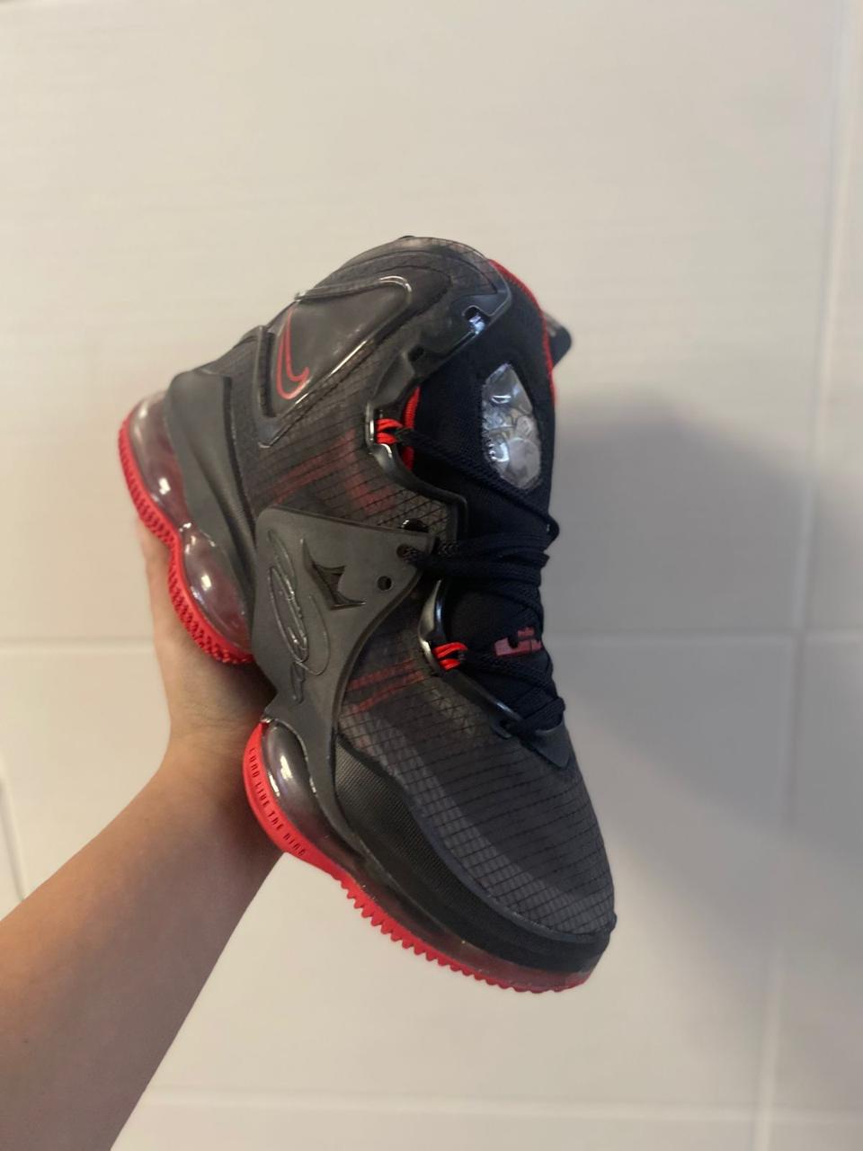 Nike LeBron 19 "Bred"