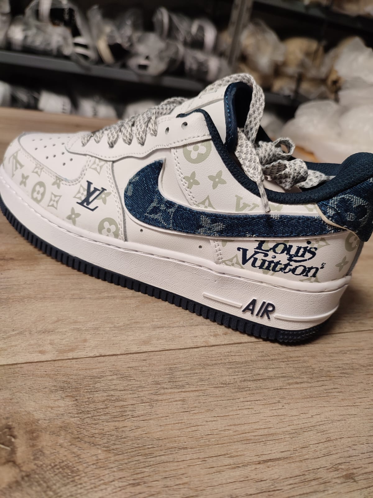Nike Air Force 1 Low x Louis Vuitton "Monogram Denim White" (foto 3)