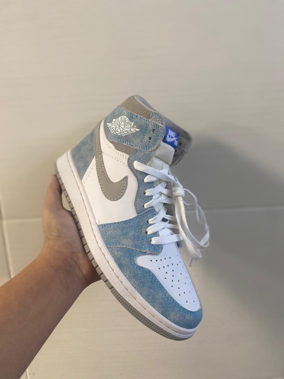 Air Jordan 1 Retro High OG "Hyper Royal"