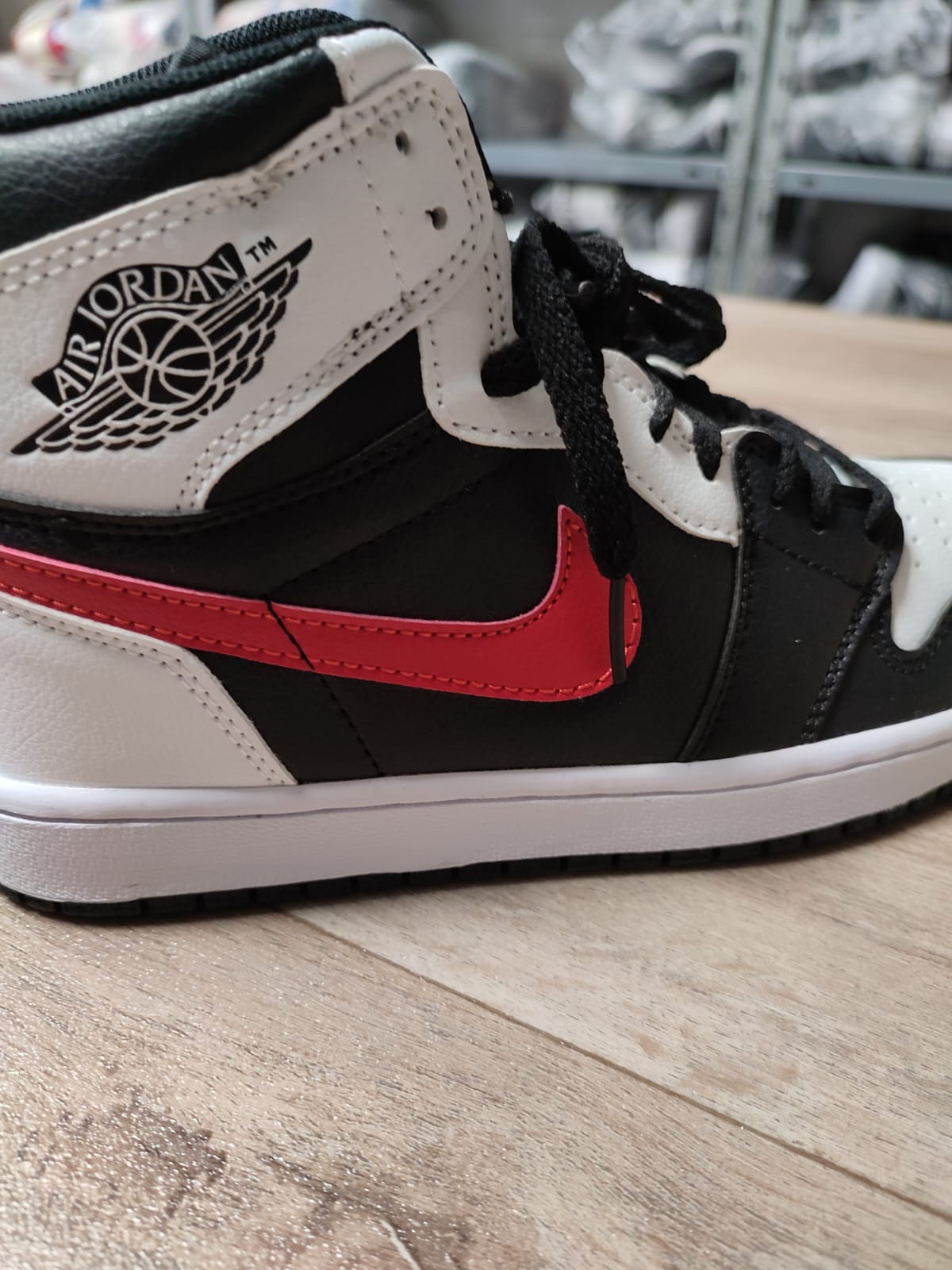 Air Jordan 1 Retro High OG "Gym Red / Chicago Twist" (foto 3)