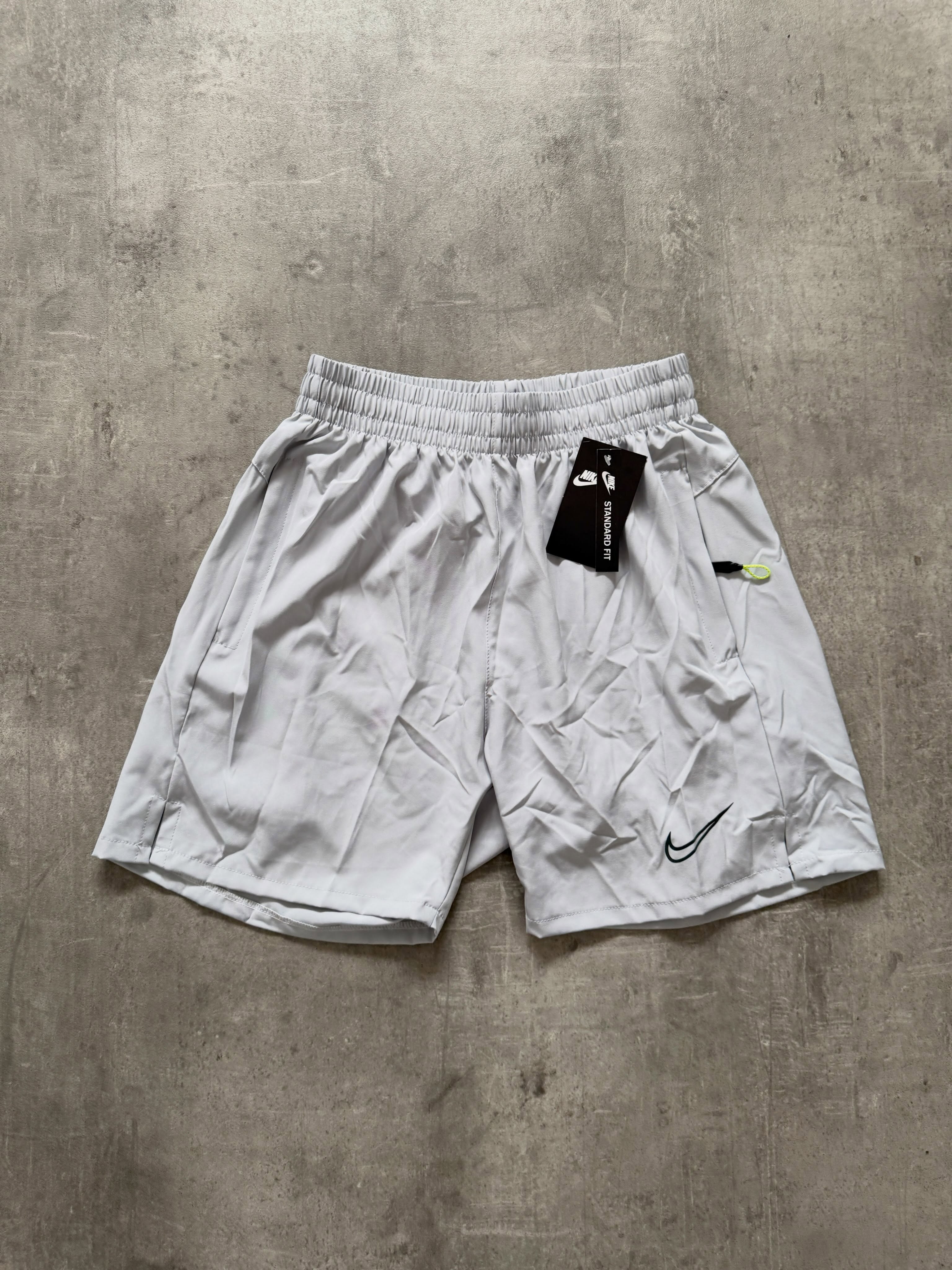 SHORT NK TRAINING GRIS